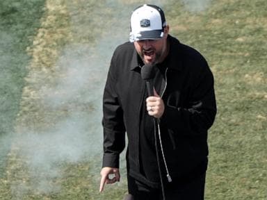  How many feet are in 500 miles? Nobody knows, at least Nate Bargatze doesn't at the Daytona 500