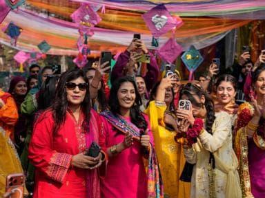  Pakistan's cultural capital erupts in color as Basant festival ends 20-year hiatus
