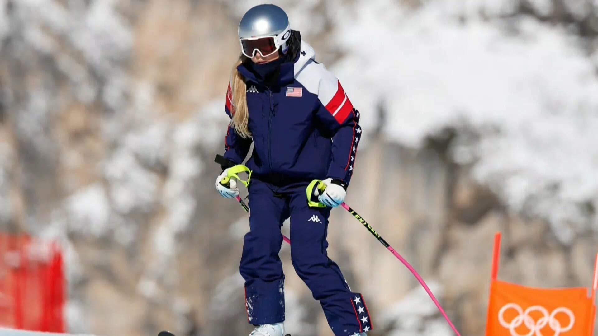 Lindsey Vonn undergoes surgery after crashing, breaking leg in race at Winter Olympics