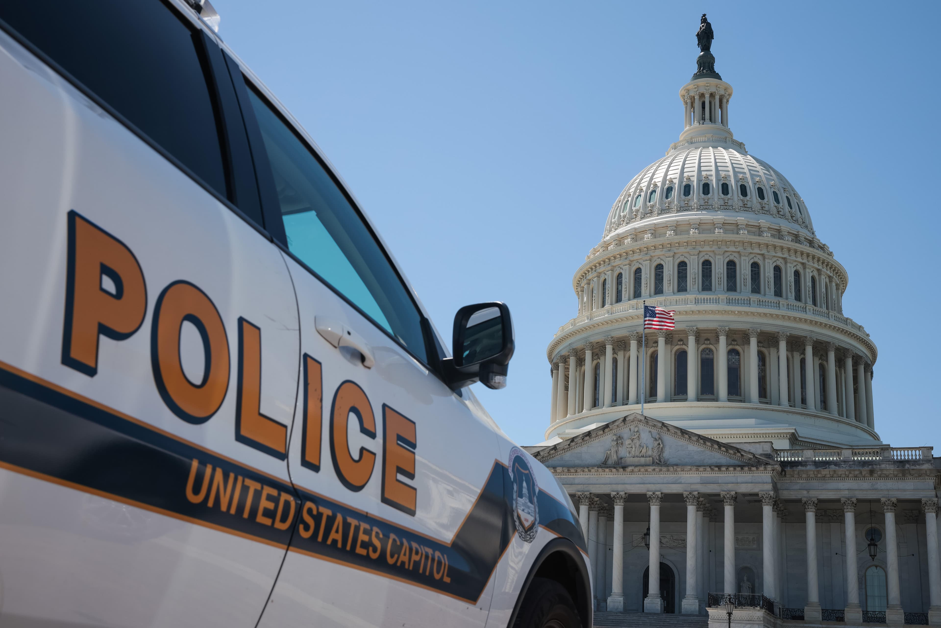 Man arrested running toward Capitol with shotgun, police say