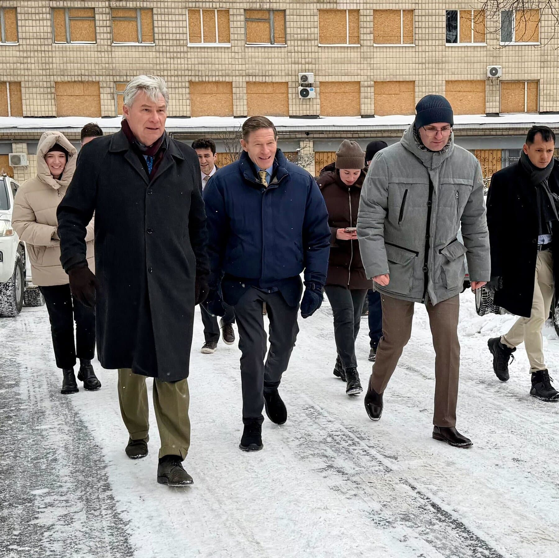 Senators Meet Zelensky With Hopeful Message on Sanctions